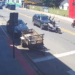 Um pai impediu que uma moto desgovernada atropelasse seus filhos em Aracruz, no Espírito Santo. O veículo havia sido atingido por um carro em uma faixa de pedestres.