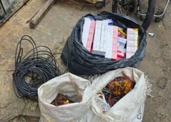 Operação da Polícia Civil em Vitória resulta na prisão de dois suspeitos e apreensão de 300 kg de cobre, bicicletas e outros materiais. Ação combate receptação de metais e furto em ferros-velhos.