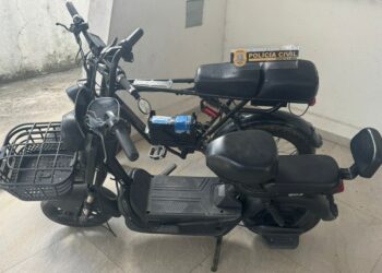 Polícia Civil do Espírito Santo apreende duas bicicletas elétricas avaliadas em R$ 18,5 mil em Vila Velha. Um suspeito foi detido por receptação e nota fiscal falsa.