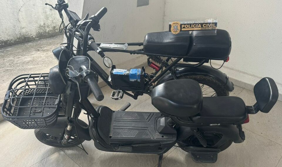 Polícia Civil do Espírito Santo apreende duas bicicletas elétricas avaliadas em R$ 18,5 mil em Vila Velha. Um suspeito foi detido por receptação e nota fiscal falsa.