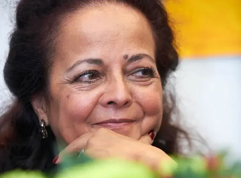 A angolana Ana Paula Tavares é a vencedora do Prêmio Camões 2025, o mais importante da língua portuguesa, por sua trajetória poética que celebra a memória, a resistência e a identidade africana.