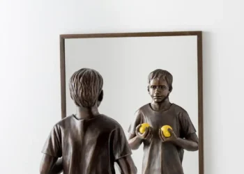  A exposição “Flávio Cerqueira – Um Escultor de Significados” estreia no CCBB Rio de Janeiro com entrada gratuita, reunindo mais de 40 obras em bronze que retratam a vida e a sociedade brasileira.