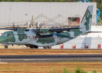 O presidente Lula precisou trocar de avião após falha em aeronave da FAB no Pará. A substituição ocorreu ainda em solo e seguiu protocolos de segurança.