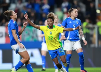 A seleção feminina do Brasil venceu a Itália por 1 a 0, com gol de Luany, e encerrou a série de amistosos na Europa com duas vitórias — contra as campeãs europeias Inglaterra e as italianas.