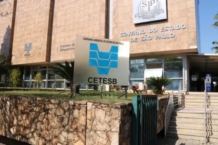 A Cetesb investiga a morte de peixes no rio São José dos Dourados, em Meridiano (SP). Há suspeita de vazamento de vinhaça após rompimento de tubulação em uma usina de açúcar e álcool.