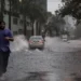 A Defesa Civil de São Paulo emitiu alerta para temporal em todas as regiões da capital nesta sexta (10). O órgão recomenda evitar áreas alagadas, enxurradas e locais com risco de deslizamento.