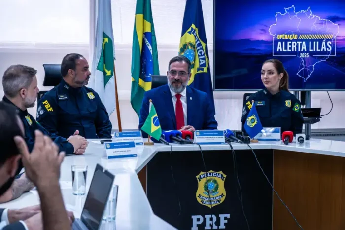 PRF prende 83 pessoas em operação nacional contra crimes de violência contra mulheres. Ação inédita ocorreu nas rodovias federais e usou tecnologia de rastreamento de foragidos.