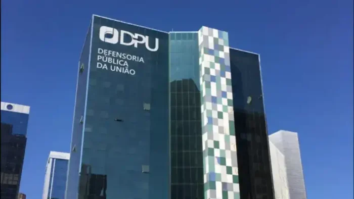 DPU pede ao STF que Eduardo Bolsonaro seja notificado por carta rogatória nos EUA, para garantir direito de defesa em processo sobre sanções dos EUA.