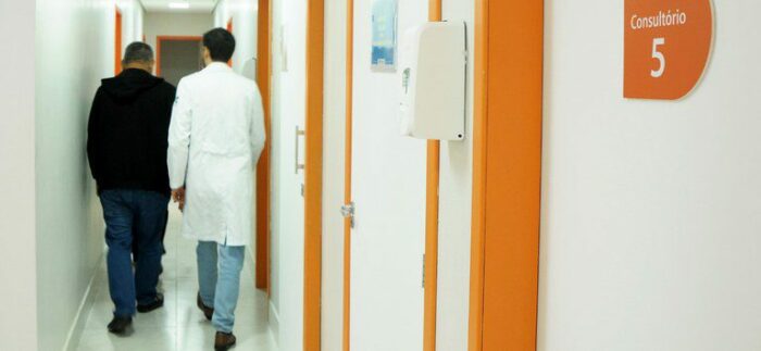 MS orienta estados sobre atendimento a intoxicação por metanol, com definição de casos, fluxo laboratorial e distribuição de antídotos fomepizol e etanol farmacêutico.