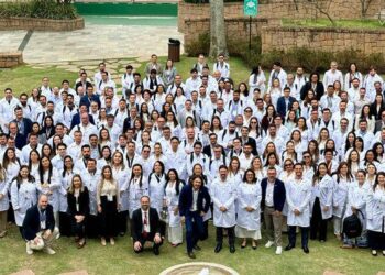 O Ministério da Saúde acolheu 322 médicos selecionados pelo programa Agora Tem Especialistas. Eles atuarão em 156 municípios de 24 estados para fortalecer o SUS, reduzir filas e ampliar o atendimento de média e alta complexidade.