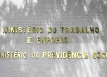 Mais de 54 mil empresas têm até esta quarta (15) para divulgar relatório de transparência salarial e comprovar ações pela igualdade entre homens e mulheres.