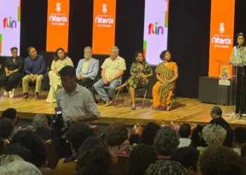 A Flin 2025 homenageia Darcy Ribeiro e reúne autores como Conceição Evaristo e Mia Couto em Niterói, com programação gratuita até domingo (19).