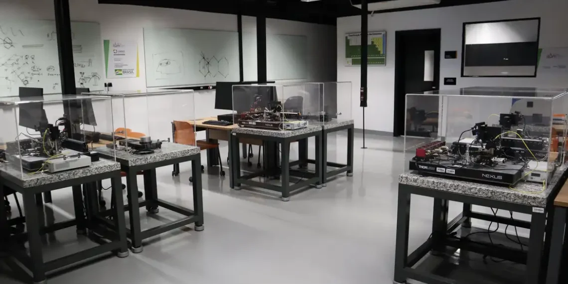 A Ilum Escola de Ciência, em Campinas, está com inscrições abertas até 15 de dezembro para o curso gratuito de Bacharelado em Ciência e Tecnologia. Instituição oferece moradia, alimentação e transporte aos alunos.