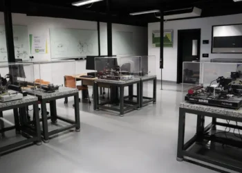 A Ilum Escola de Ciência, em Campinas, está com inscrições abertas até 15 de dezembro para o curso gratuito de Bacharelado em Ciência e Tecnologia. Instituição oferece moradia, alimentação e transporte aos alunos.