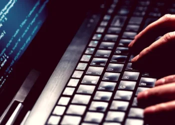 Polícia Civil prende casal e desarticula quadrilha de leilões falsos que movimentou R$ 2,3 milhões em golpes pela internet.