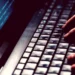 Polícia Civil prende casal e desarticula quadrilha de leilões falsos que movimentou R$ 2,3 milhões em golpes pela internet.