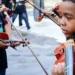 Há 30 anos, o projeto Ação Social pela Música do Brasil ensina instrumentos clássicos para jovens de 6 a 18 anos em comunidades do Rio de Janeiro, promovendo educação, cidadania e proteção social.Há 30 anos, o projeto Ação Social pela Música do Brasil ensina instrumentos clássicos para jovens de 6 a 18 anos em comunidades do Rio de Janeiro, promovendo educação, cidadania e proteção social.