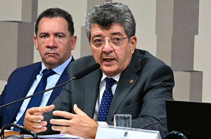 Senador Fernando Farias alerta para desafios na entrega de auxílio a pequenos produtores afetados pelas tarifas dos EUA previstas na MP 1.309/2025.