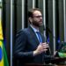 Senador Jorge Seif apresenta dossiê com reportagens sobre decisões do Judiciário e propõe CPMI para investigar concessões de habeas corpus e possíveis irregularidades no sistema judicial.