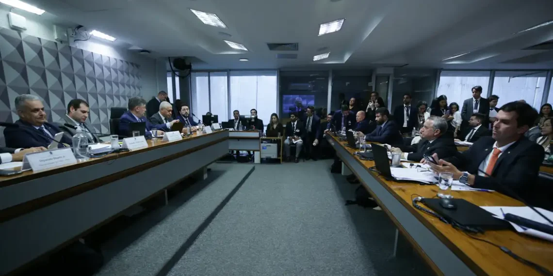 STF autoriza presidente do Sindnapi, Milton Cavalo, a ficar em silêncio na CPMI do INSS para evitar autoincriminação durante investigação sobre fraudes em aposentadorias e pensões.