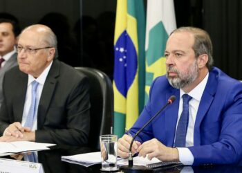 Polícia Federal lança Operação Última Fase para combater fraudes em concursos públicos no Nordeste. Investigações atingem certames da Caixa, Banco do Brasil, UFPB e Polícias Civis de PE e AL.