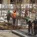 Taxa de desemprego no Brasil cai para 5,6% em setembro, igualando o menor nível desde 2012. País tem recorde de empregos formais e rendimento em alta, segundo o IBGE.