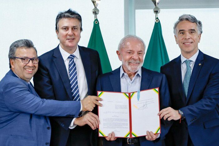 Presidente Lula sanciona lei que cria o Sistema Nacional de Educação (SNE), marco que organiza as responsabilidades entre União, Estados e Municípios e fortalece a gestão integrada da educação pública.