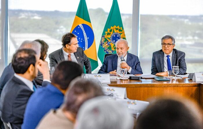 Estados e municípios têm até 7 de novembro para enviar propostas e acessar R$ 20 bilhões em crédito para obras de educação e saúde.