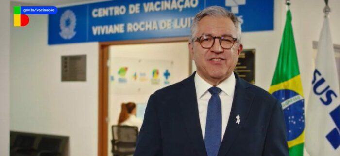 Ministro da Saúde convoca população para o Dia D de multivacinação, com vacinas gratuitas para crianças e adolescentes em todo o país neste sábado.