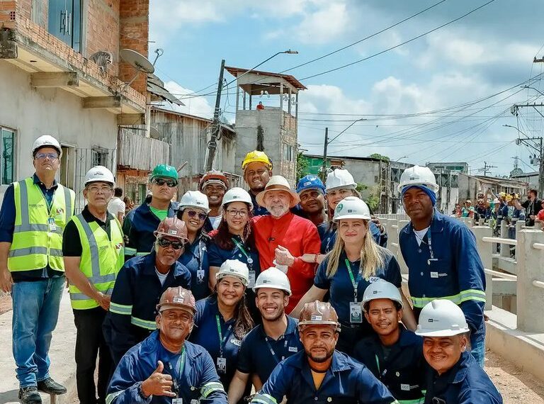 Governo lança o Programa Reforma Casa Brasil com R$ 40 bilhões em crédito para reformas e ampliações de moradias. Juros a partir de 1,17% e prazo de pagamento de até 60 meses.