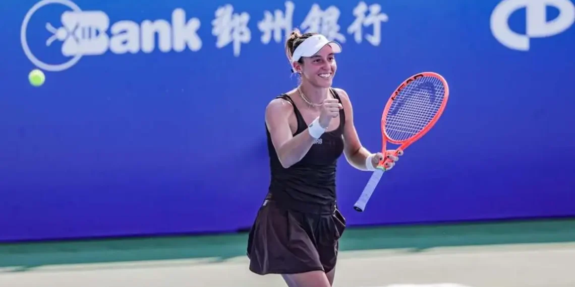 Luisa Stefani se classifica pela primeira vez ao WTA Finals, ao lado de Timea Babos. A dupla está entre as oito melhores do mundo e disputa o torneio em Riad, na Arábia Saudita.