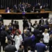 Câmara aprova projeto que aumenta penas para crimes cometidos por organizações criminosas e endurece punições por uso de escudo humano. Texto segue para o Senado.