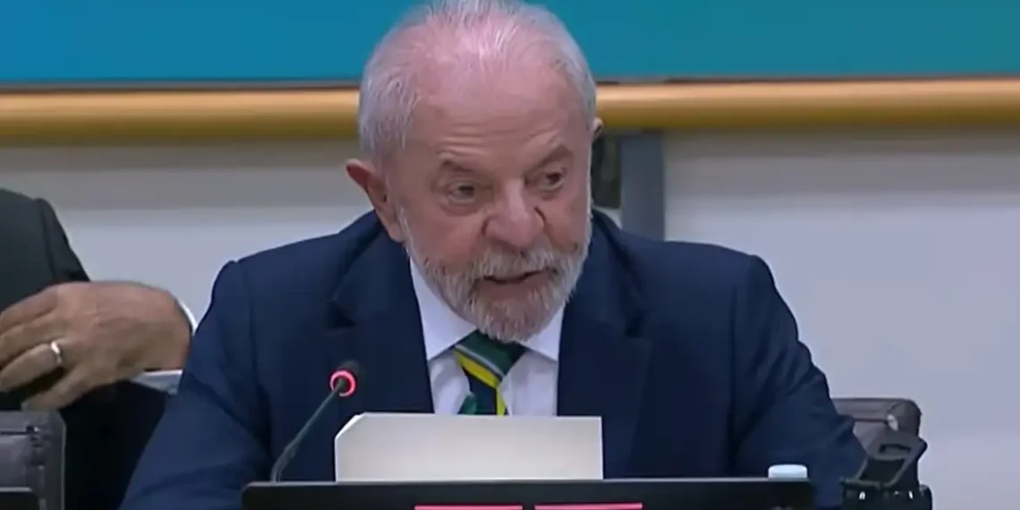 Lula critica obras paralisadas e anuncia R$ 126,9 milhões em investimentos na educação do Marajó, entregando três escolas e retomando mais de 100 obras na região.
