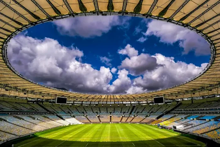 CCJ da Alerj inclui Maracanã em lista de imóveis à venda; governo do Rio defende medida, e oposição promete barrar a proposta no plenário.