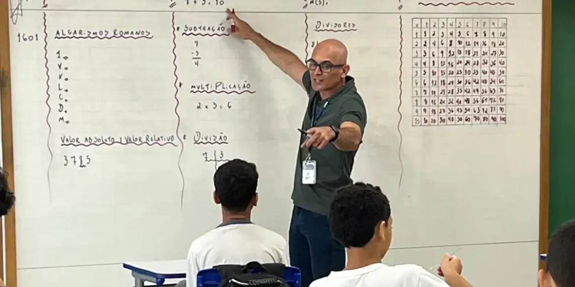 No Dia do Professor, educadores mostram como criatividade, tecnologia e cultura transformam o aprendizado e inspiram alunos em todo o Brasil.