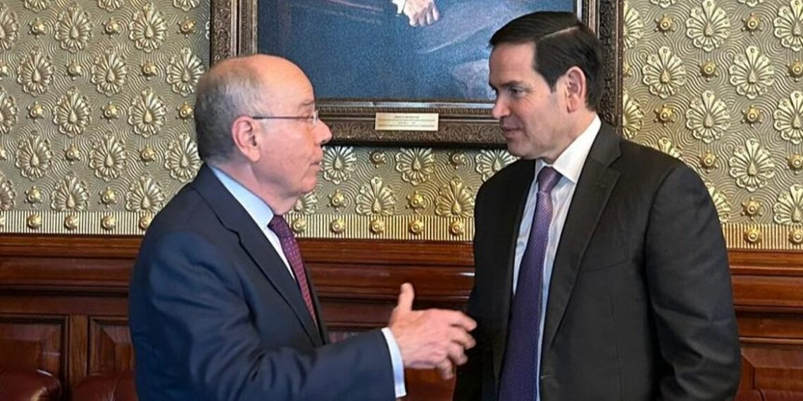 Brasil e Estados Unidos discutem tarifas e cooperação bilateral em reunião entre Mauro Vieira e Marco Rubio na Casa Branca. Encontro busca reaproximação e pode resultar em reunião entre Lula e Trump.