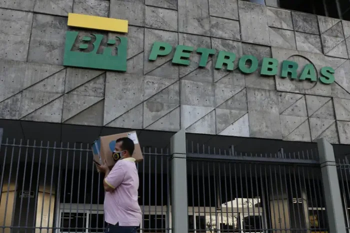 Pela primeira vez, a Petrobras importou gás natural de Vaca Muerta, na Argentina, via Bolívia. Teste marca integração energética e amplia alternativas de suprimento ao Brasil.
