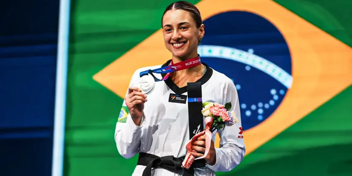 Milena Titoneli garante medalha de prata no Mundial de Taekwondo 2025, em Wuxi (China). Com dois ouros e uma prata, o Brasil alcança sua melhor campanha da história na competição.