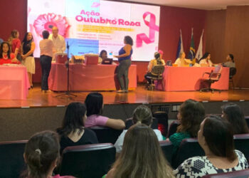 Prefeitura de Vitória realiza ação preventiva no Outubro Rosa, oferecendo saúde e conscientização para servidores municipais com exames e orientação.