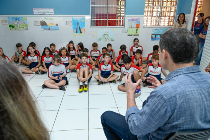 Estudantes do 5º ano do Colégio Evolução, em Vitória, apresentaram ao prefeito Lorenzo Pazolini o projeto “Vitória Sustentável – Cuidando Hoje do Amanhã”, que promove ações de educação ambiental e protagonismo infantil.