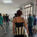 O projeto “Nosso Corpo Também Dança”, realizado no Centro Cultural da Fafi, em Vitória, usa a dança como ferramenta de cuidado com o corpo e a mente para pacientes dos Caps. A ação integra arte, movimento e inclusão social.