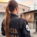Polícia Federal prende homem em Botafogo (RJ) suspeito de integrar rede de pedofilia na dark web. A Operação Miopia investiga grupo internacional que trocava material de abuso infantil.