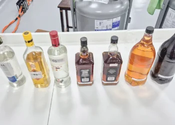 Bruna Araújo de Souza, de 30 anos, morreu em São Bernardo após consumir vodca com metanol. Cidade soma 78 casos suspeitos e seis mortes em investigação. Em todo o estado, há 15 confirmações de intoxicação.