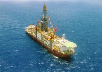 Petrobras obtém licença do Ibama para iniciar perfuração na Margem Equatorial, região estratégica no Amapá conhecida como o “novo pré-sal”. Entenda os impactos e as medidas ambientais adotadas.