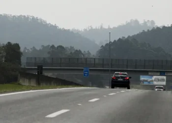O Consórcio Infraestrutura PR venceu o leilão do lote 4 das Rodovias Integradas do Paraná, com oferta de 21,30% de desconto no pedágio e investimento de R$ 18,17 bilhões em obras e empregos.