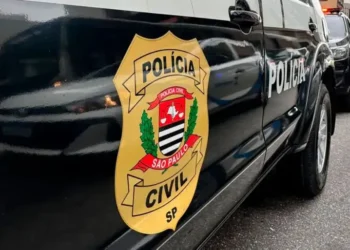 Uma pessoa morreu e 11 foram presas na operação Conexões Ocultas, realizada pela Polícia Civil em Paraisópolis, zona sul de São Paulo, contra uma quadrilha envolvida em roubos e receptação de celulares e motos.