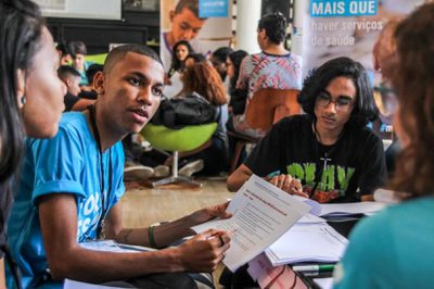 Pesquisa mostra que 84% dos jovens formados em cursos técnicos e profissionalizantes conquistam empregos CLT e valorizam estabilidade e plano de carreira.