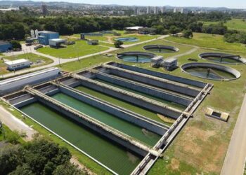 Maior estação de tratamento de esgoto de Goiás é inaugurada com investimento federal de R$ 132 milhões, beneficiando mais de 1 milhão de habitantes.