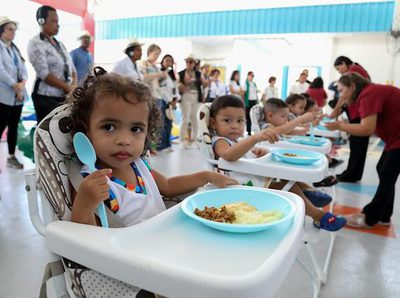 PNAE garante 50 milhões de refeições diárias a quase 40 milhões de estudantes e celebra 70 anos como referência internacional em alimentação e educação pública.