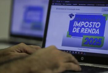 A Receita Federal informou que 60% das declarações do IRPF 2025 inicialmente retidas já foram liberadas após correções feitas pelos contribuintes. Despesas médicas e omissão de rendimentos lideram os motivos da malha fina.